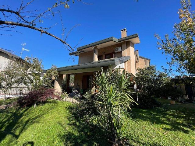 Villa in vendita a Cesate MI