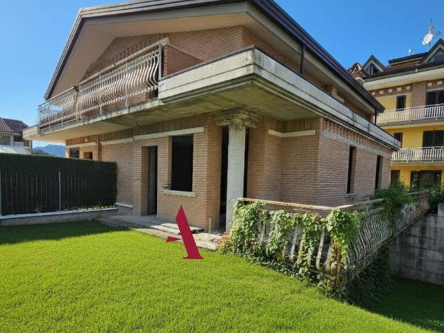 Villa in vendita a Cesinali AV