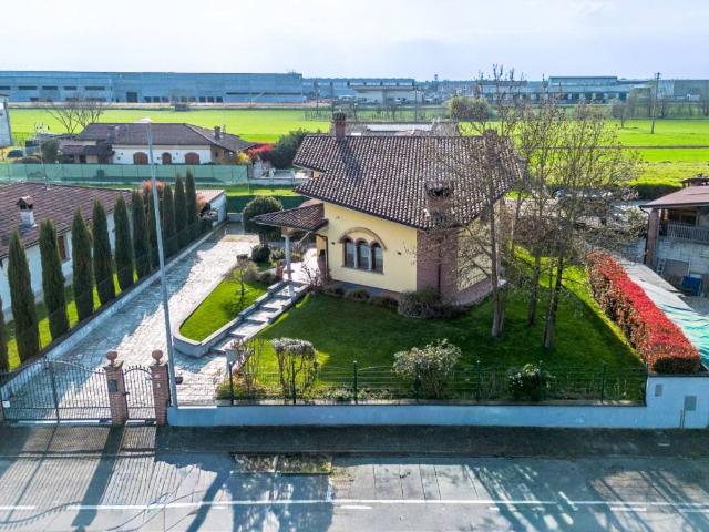 Villa in vendita a Chignolo Po PV