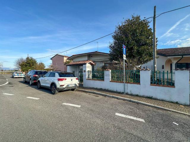 Villa in vendita a Chiopris Viscone UD