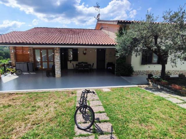 Villa in vendita a Chiusano di San Domenico AV