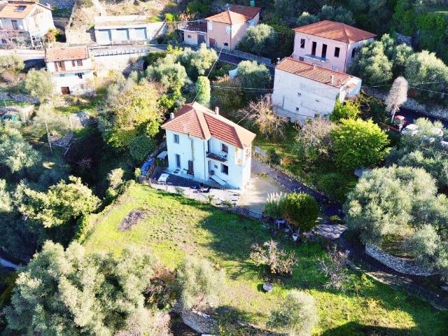 Villa in vendita a Chiusanico IM