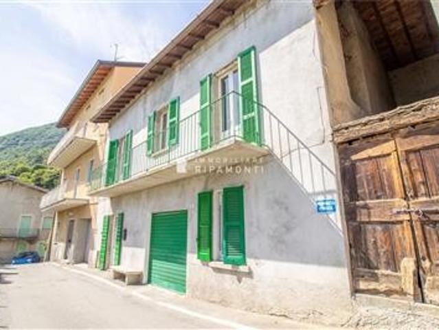 Villa in Vendita a Civate