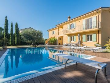 Villa in vendita a Civitanova Marche, Campagna 467m² Civitanova Marche