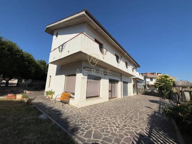 Villa in vendita a Civitaquana PE