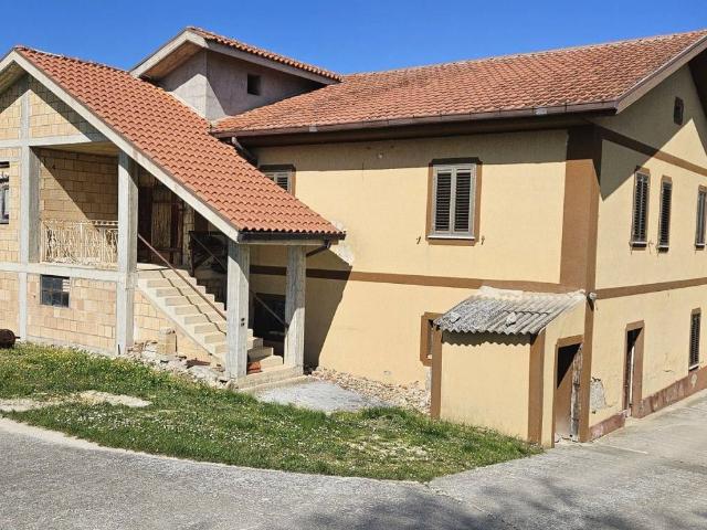 Villa in vendita a Civitaquana PE