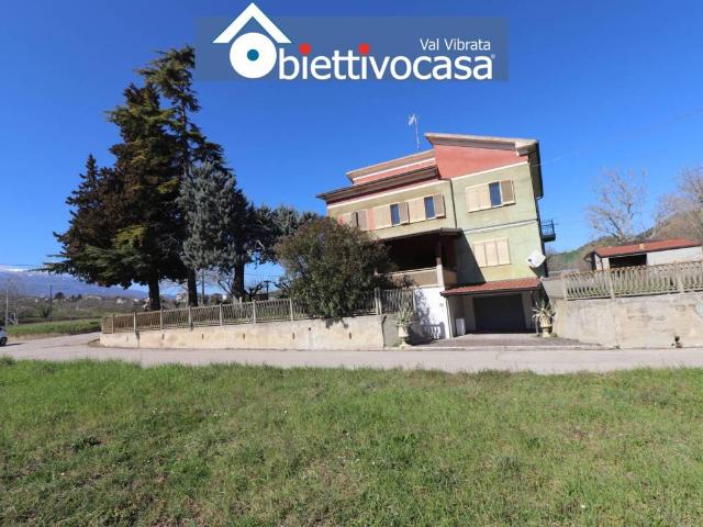 Villa in vendita a Civitella del Tronto TE