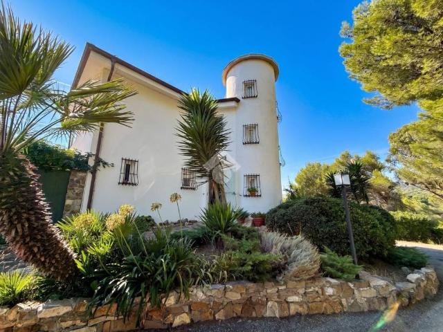 Villa in vendita a Cipressa IM