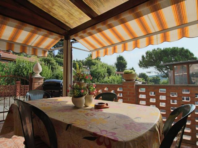 Villa in vendita a Cisano sul Neva SV