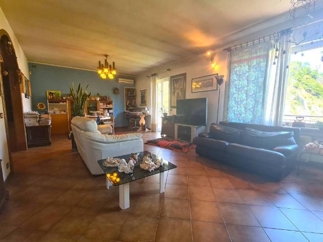 Villa in vendita a Cisano sul Neva SV