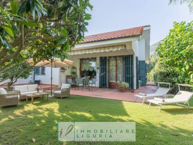 Villa in vendita a Cisano sul Neva SV