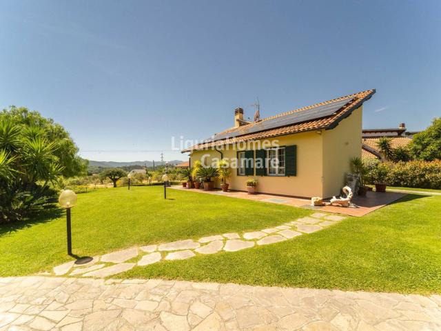 Villa in vendita a Cisano sul Neva