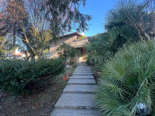Villa in vendita a Cislago VA