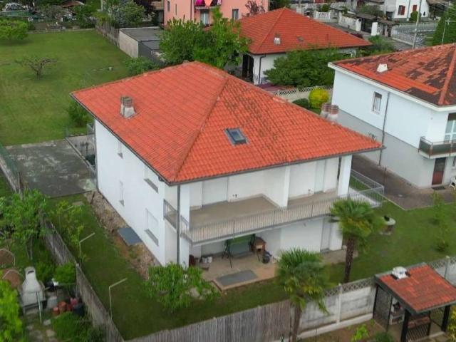 Villa in vendita a Cislago VA