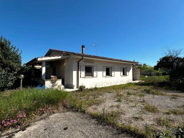 Villa in vendita a Cisterna di Latina LT