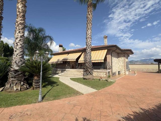Villa in vendita a Cisterna di Latina LT