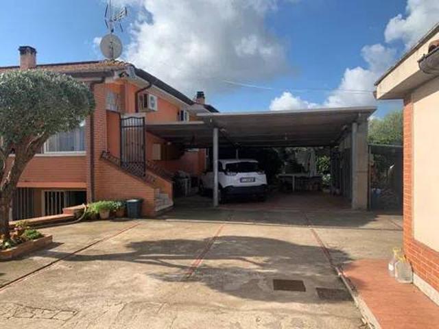 Villa in vendita a Cisterna di Latina LT