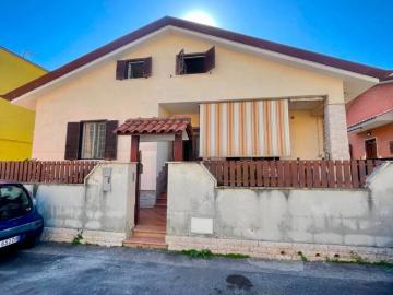 Villa in vendita a Cisterna di Latina LT