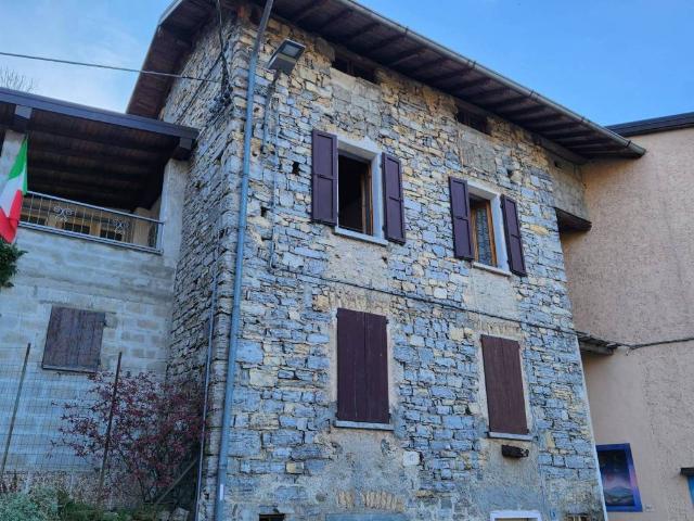 Villa in vendita a Claino con Osteno CO