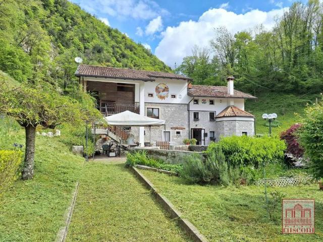 Villa in vendita a Clauzetto PN