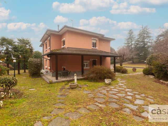 Villa in vendita a Clivio VA