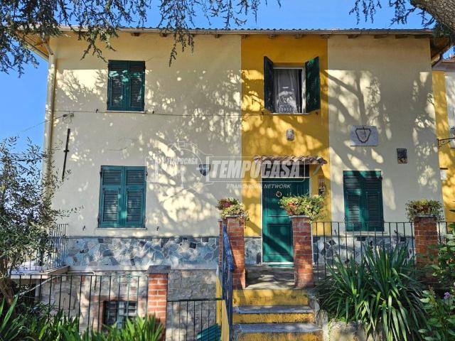 Villa in vendita a Cremolino AL