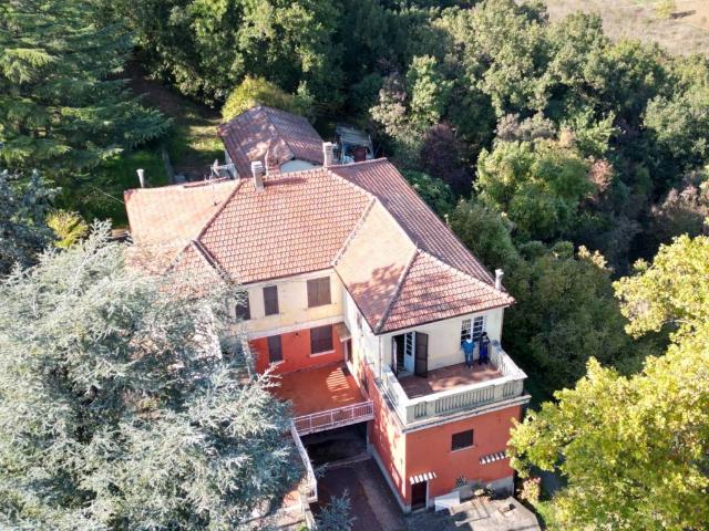 Villa in vendita a Cremolino AL