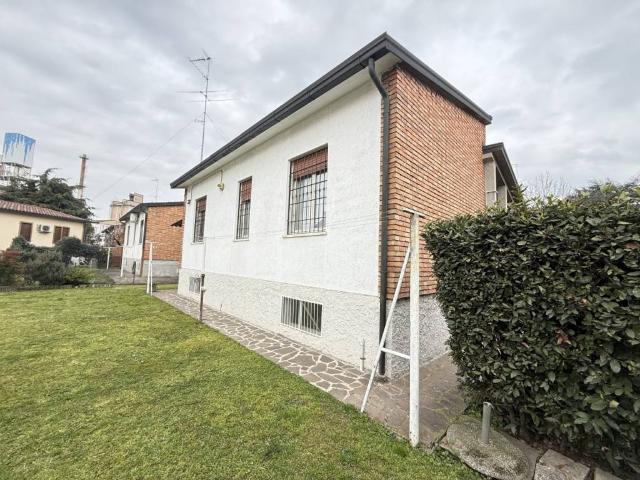 Villa in vendita a Cremona CR