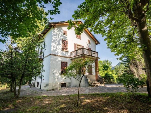 Villa in vendita a Cremeno LC