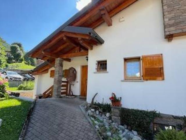 Villa in vendita a Cremeno LC