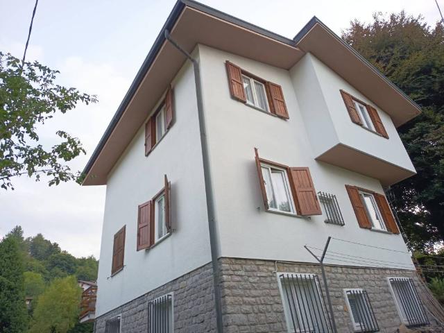Villa in vendita a Cremeno LC