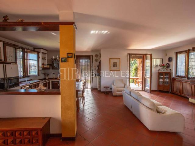 Villa in vendita a Crespiatica LO
