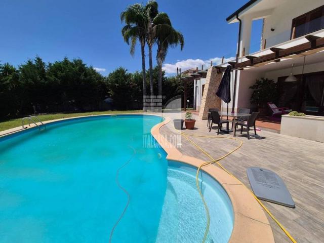 Villa in vendita a Crotone KR