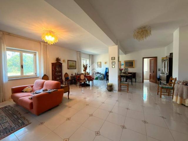 Villa in vendita a Crotone KR
