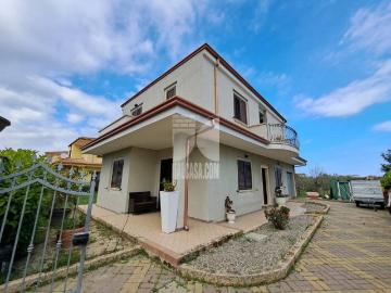 Villa in vendita a Crotone KR
