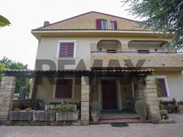 Villa in vendita a Crotone KR
