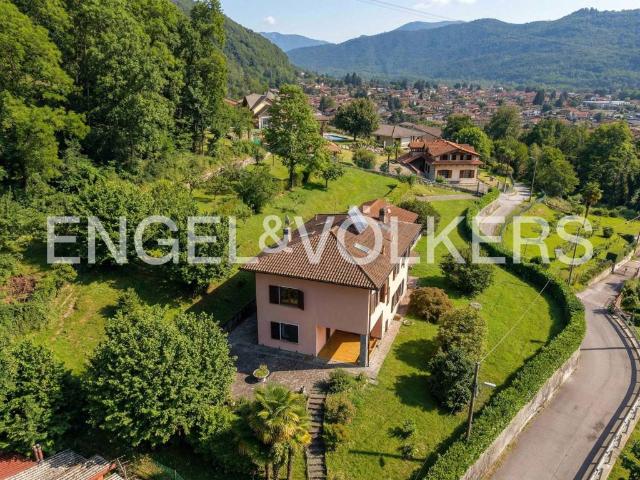 Villa in vendita a Cuveglio VA