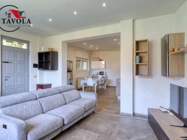 Villa in vendita a Cuasso al Monte VA