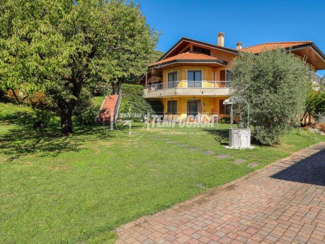 Villa in vendita a Cuasso al Monte VA