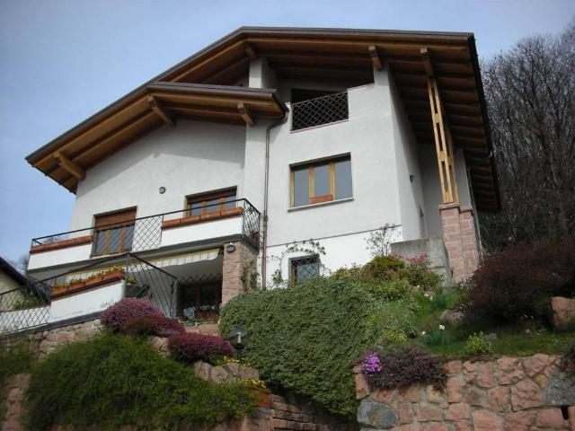 Villa in vendita a Cuasso al Monte VA