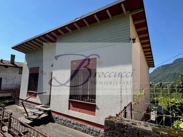 Villa in vendita a Cuasso al Monte VA