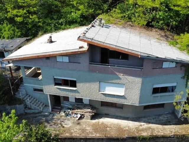Villa in vendita a Cuasso al Monte VA