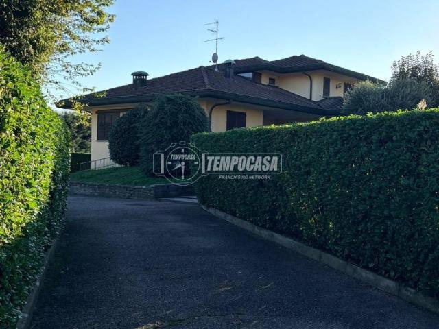 Villa in vendita a Cucciago CO