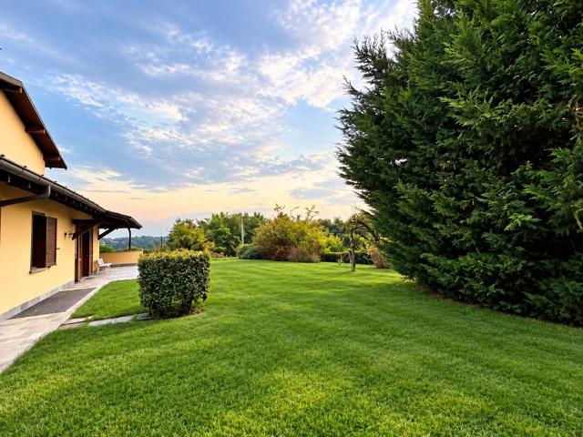 Villa in vendita a Cucciago CO