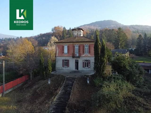 Villa in vendita a Cunardo