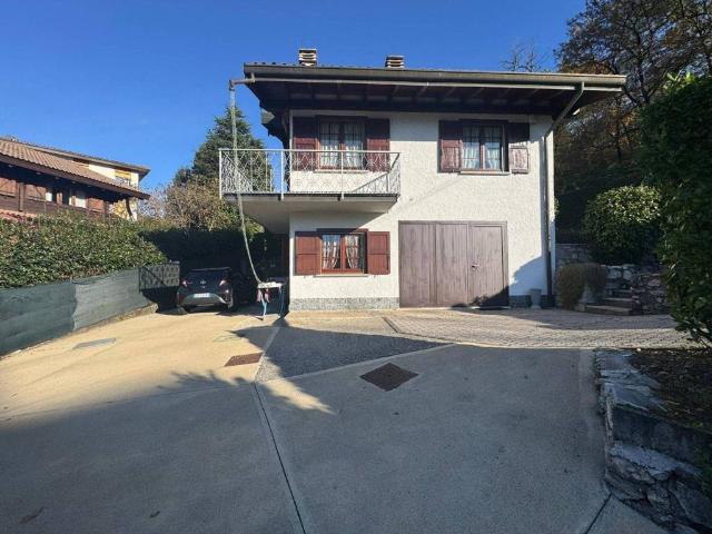Villa in vendita a Cunardo VA