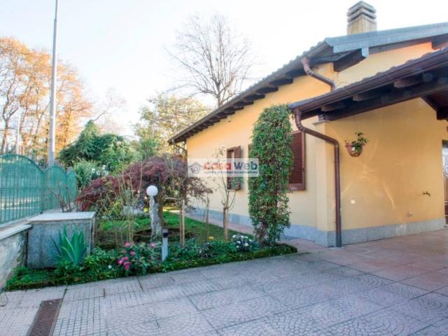 Villa in vendita a Cunardo VA