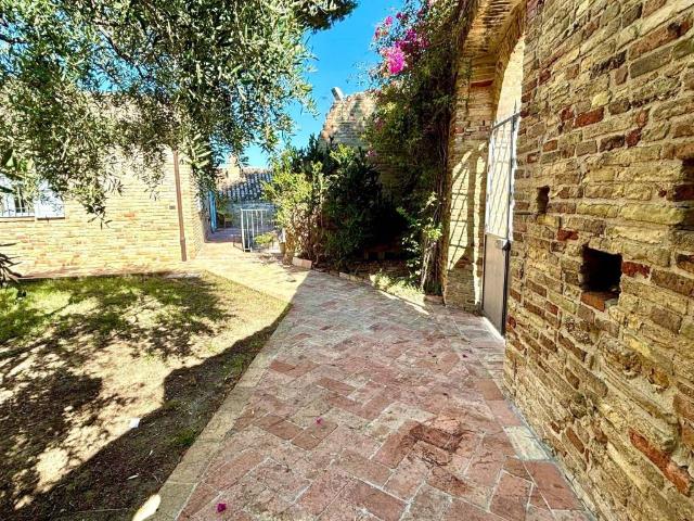 Villa in vendita a Cupra Marittima AP