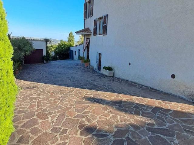 Villa in vendita a Cupramontana AN