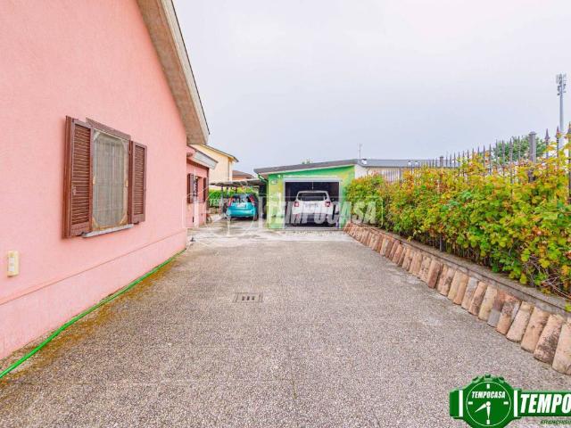 Villa in vendita a Cura Carpignano PV
